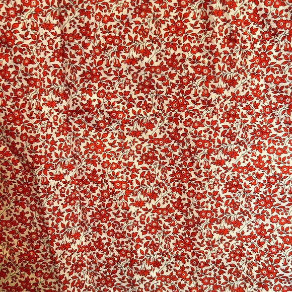 J.Crew l, 4, red flowers and white background. - Picture 3 of 5